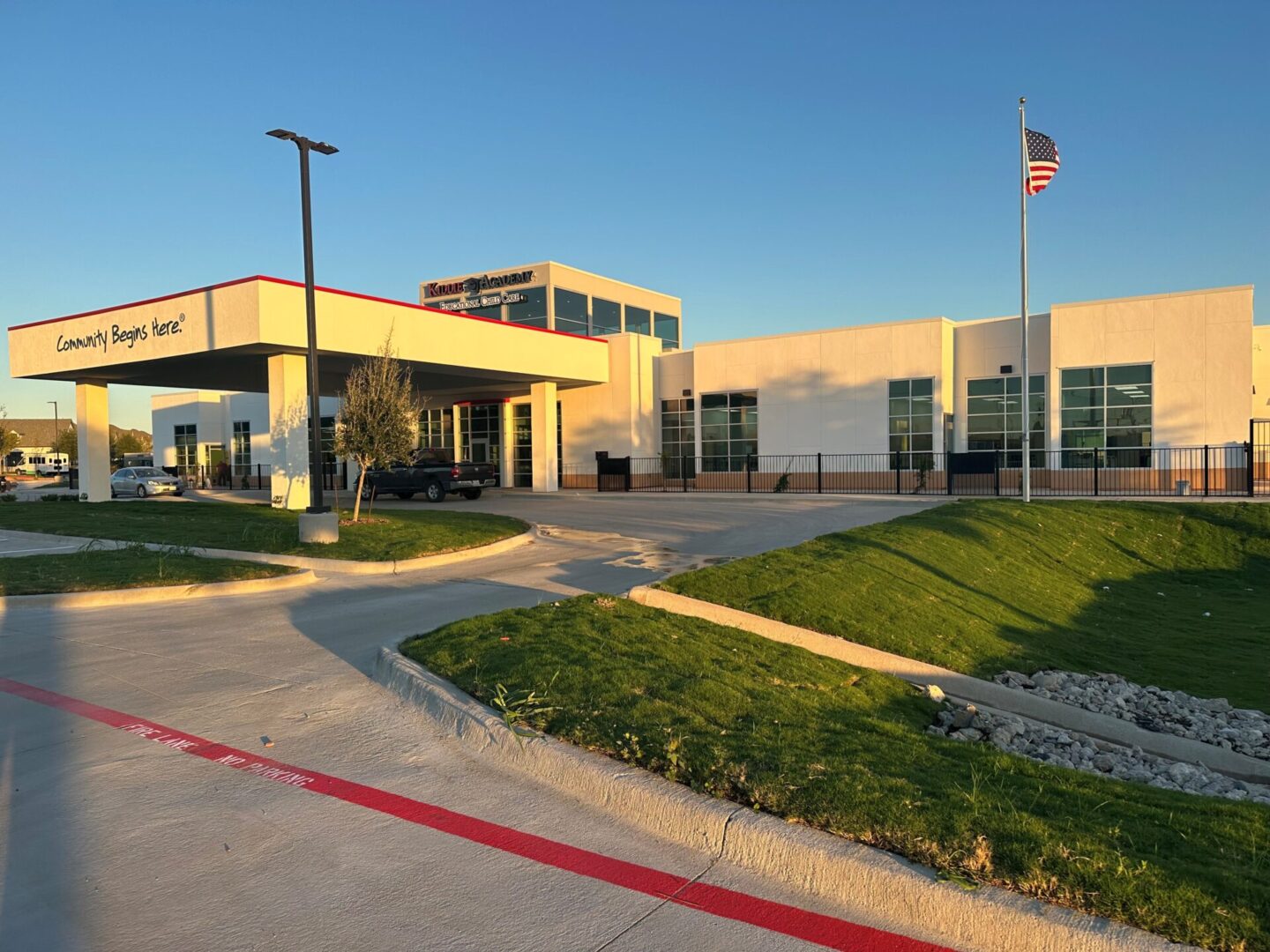 67f6e7f37e0e0_Image20250409152121 A large building with grass on the ground